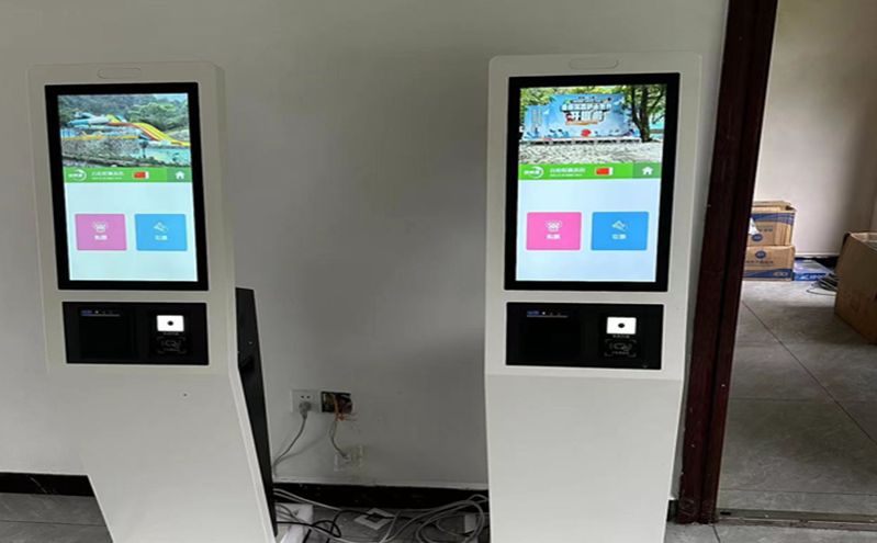 針對傳統景區的人流管控痛點，制定一套智能票務預約系統方案